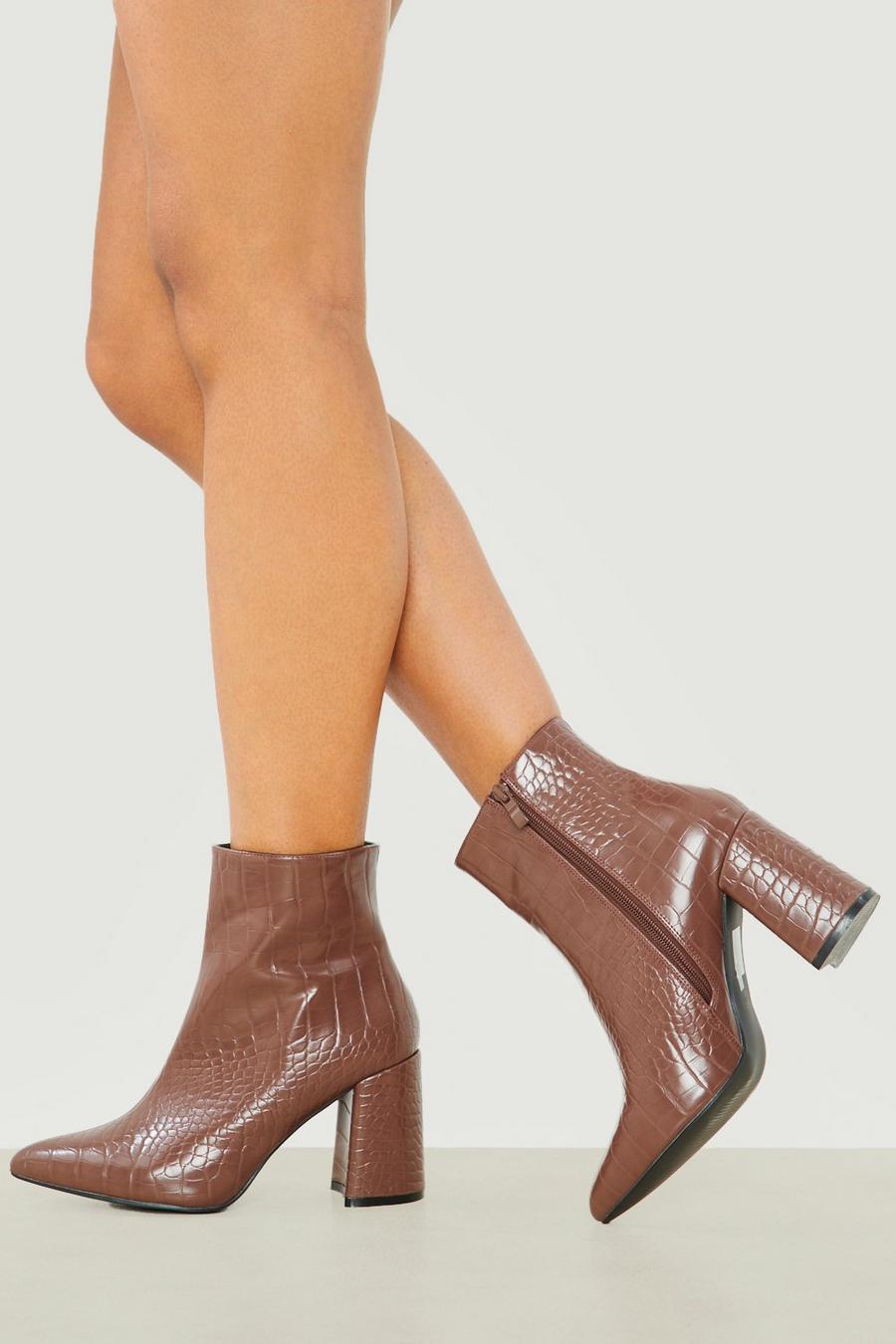 Breite Passform Kroko Socken-Stiefel mit Blockabsatz, Chocolate image number 1