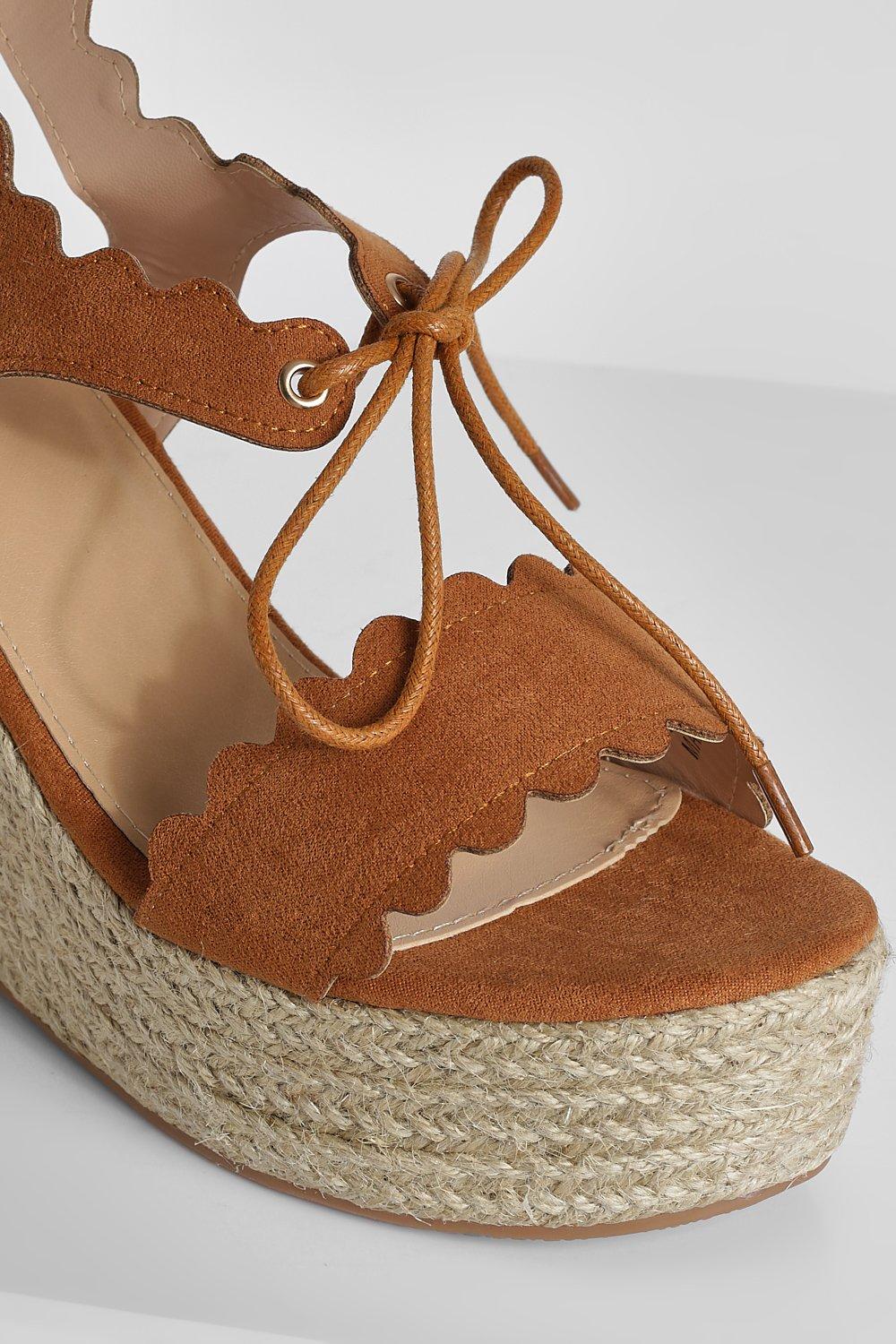 Scalloped wedges online