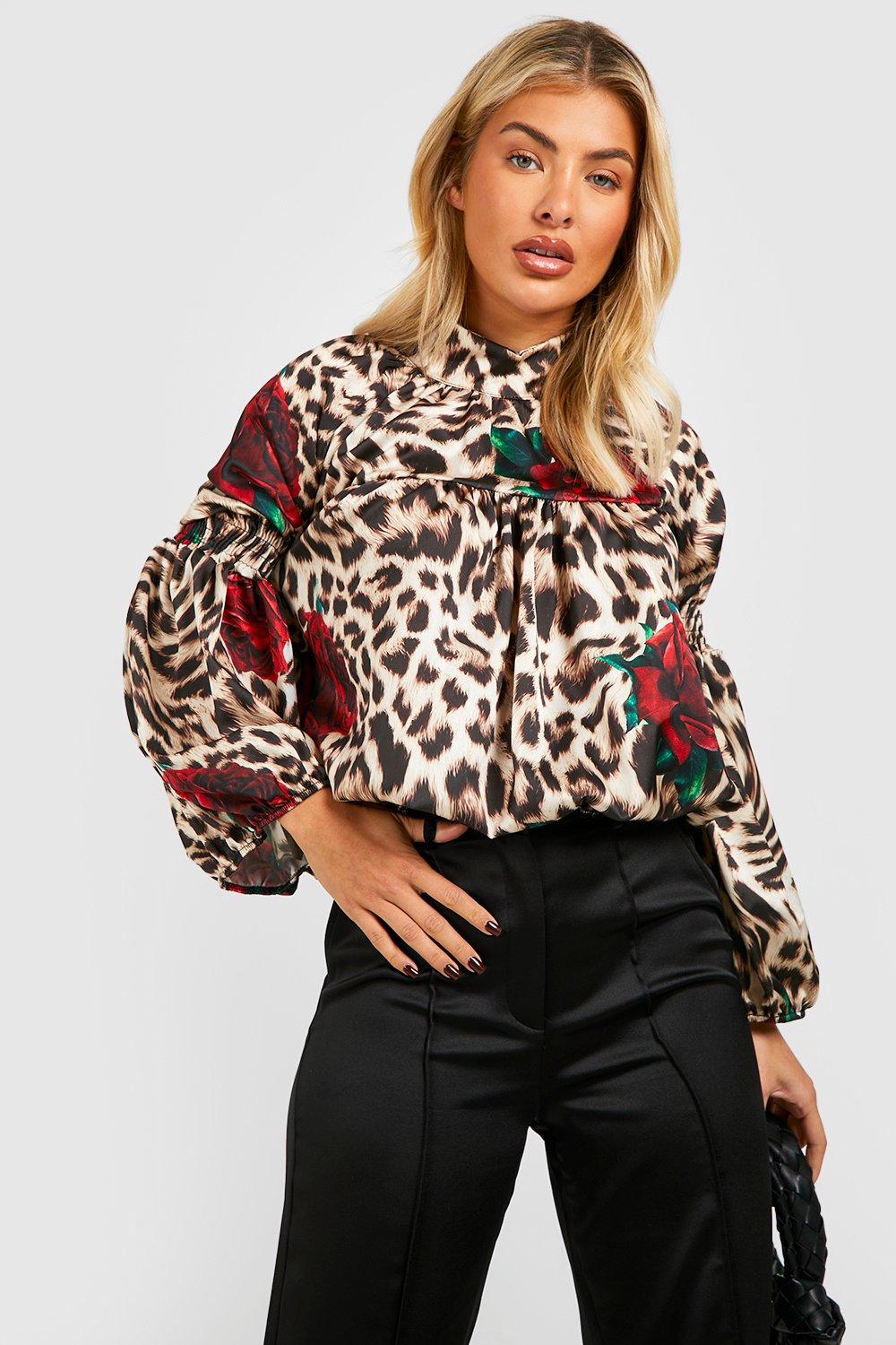Blusa raso con estampado de leopardo y rosas