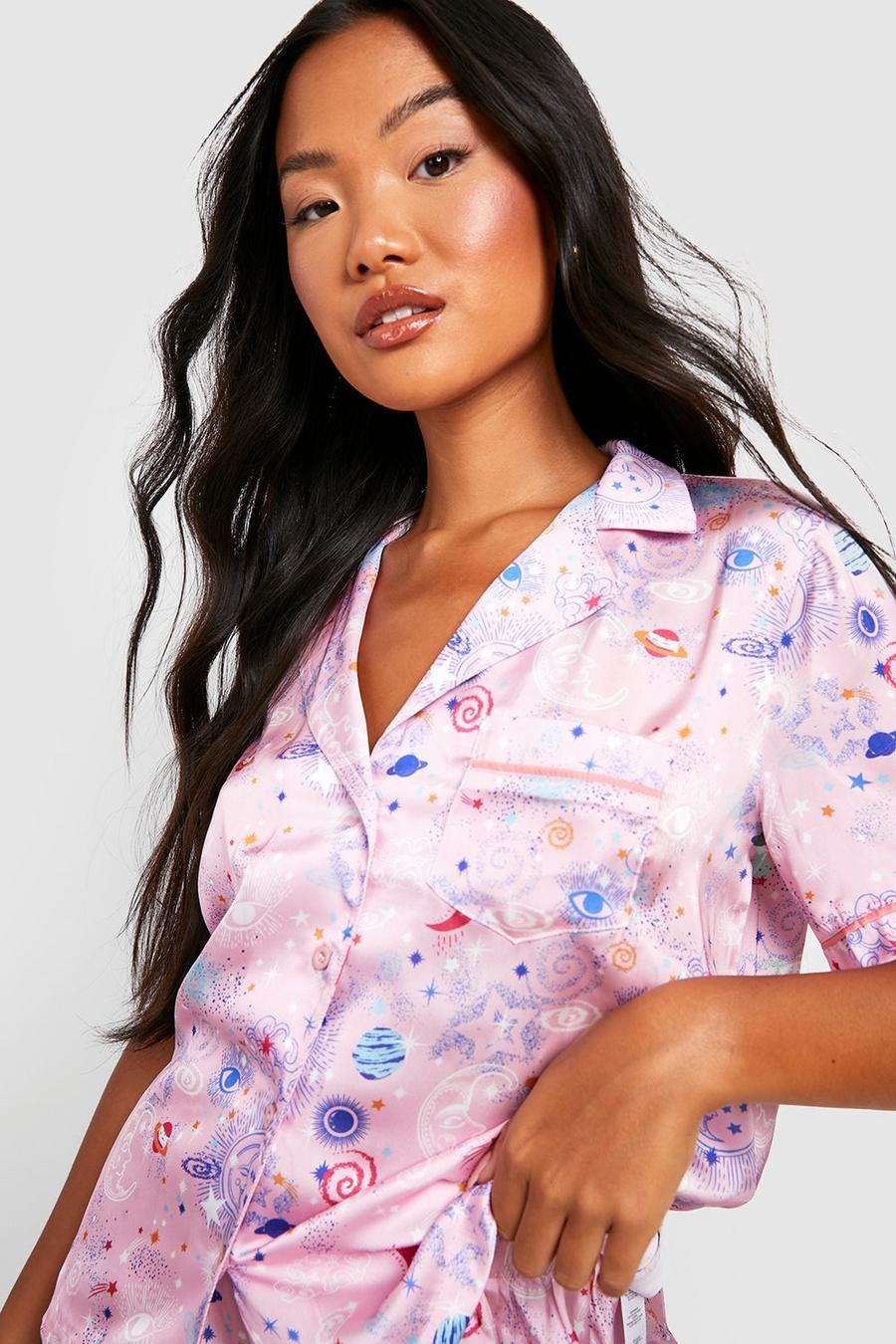 Petite Satin Pyjama-Hemd mit Galaxy-Print, Pink image number 1
