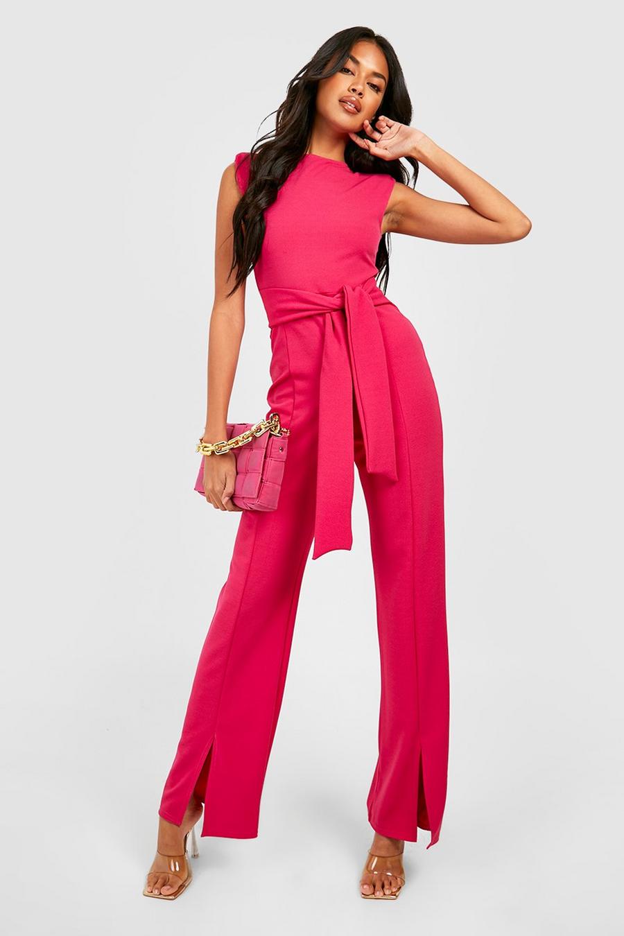 Hot pink Jumpsuit med axelvadder och slits image number 1