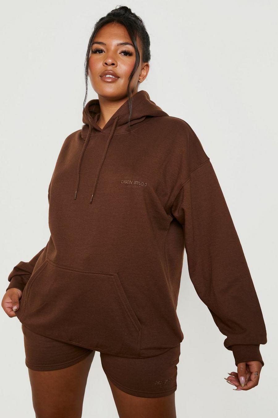 Plus kurzer Hoodie Trainingsanzug mit Dsgn Studio Print, Chocolate brown