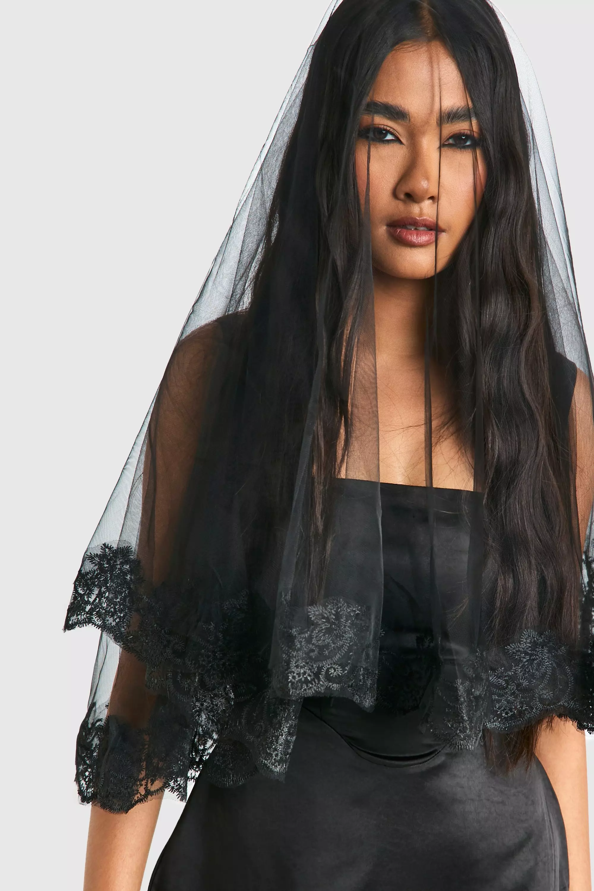 Black Halloween Lace Trim Detail Veil  alternative image