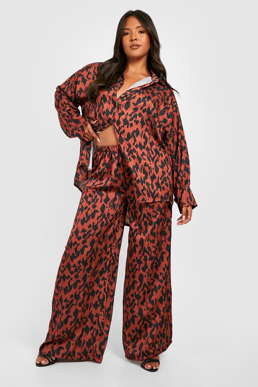 Conjunto coordinado Plus de pantalón y camisa con estampado abstracto de leopardo, Brown marrón
