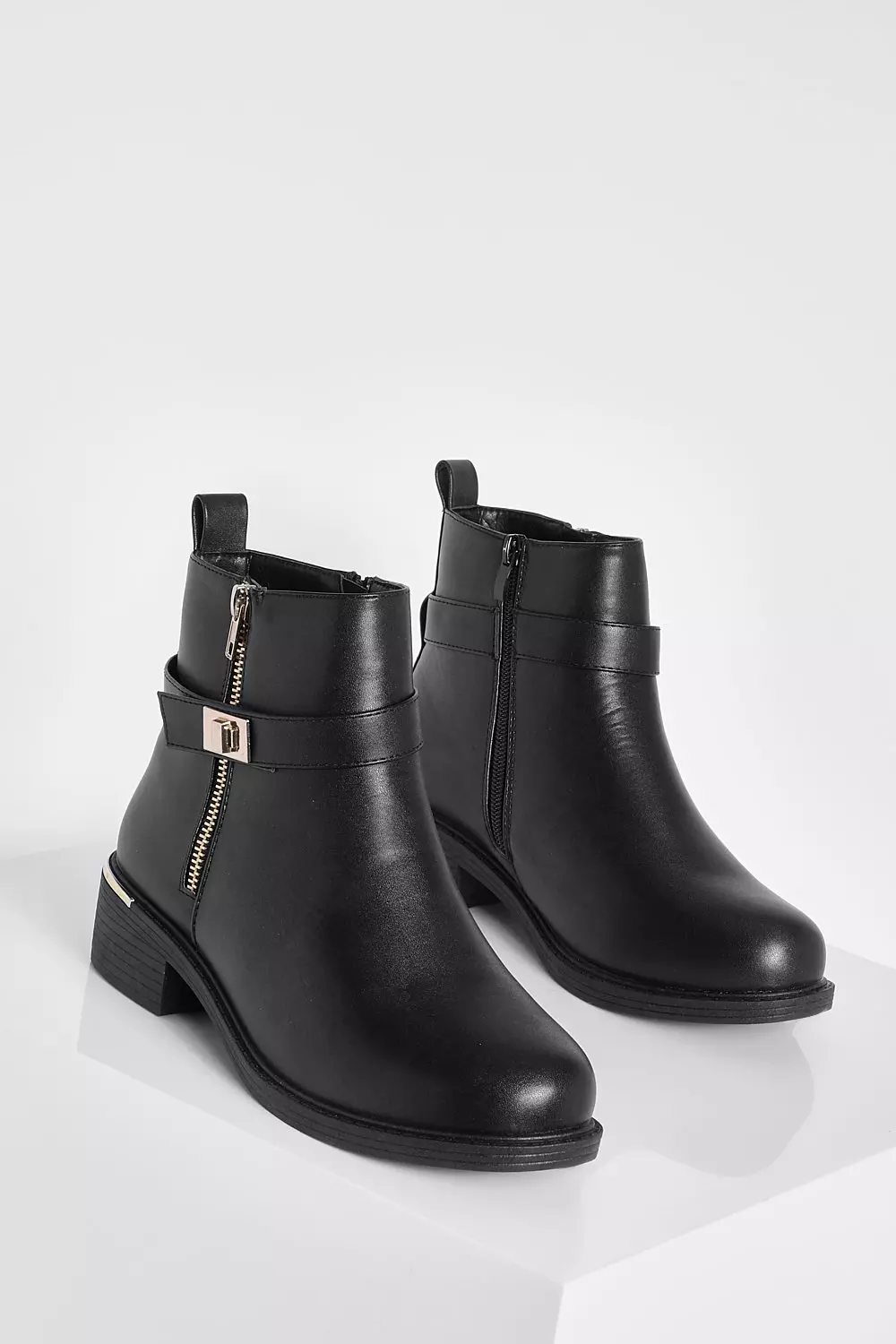 Chelsea boots with gold on sale trim