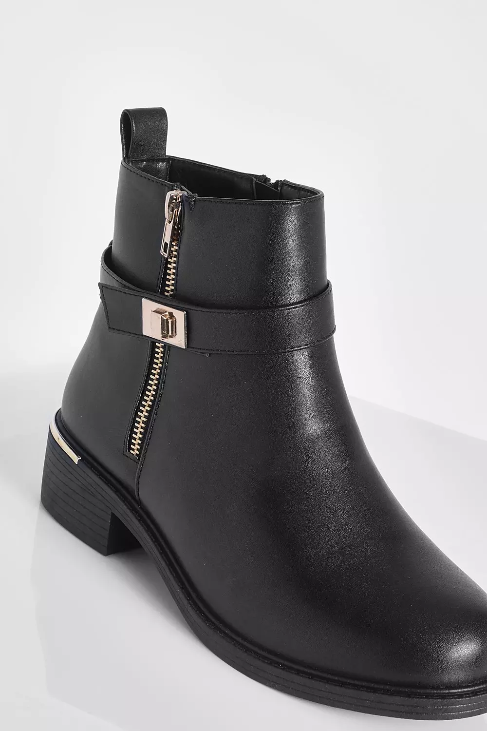 Chelsea boots with outlet gold trim