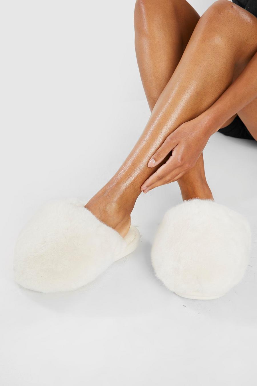 Cream white Faux Fur Oversized Slipper
