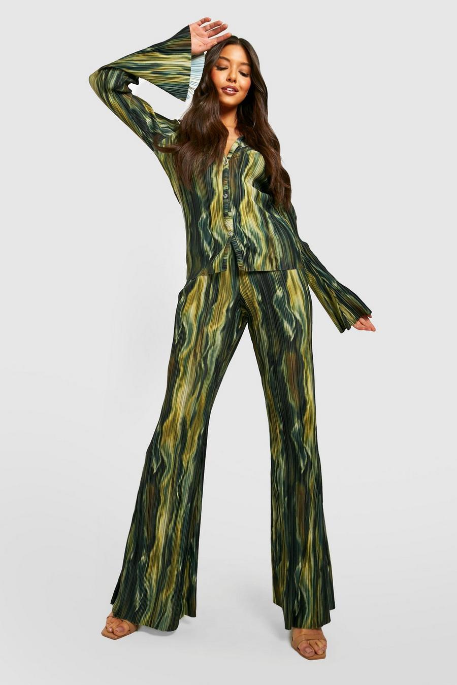 Green Abstract Print Flared Plisse Trousers image number 1