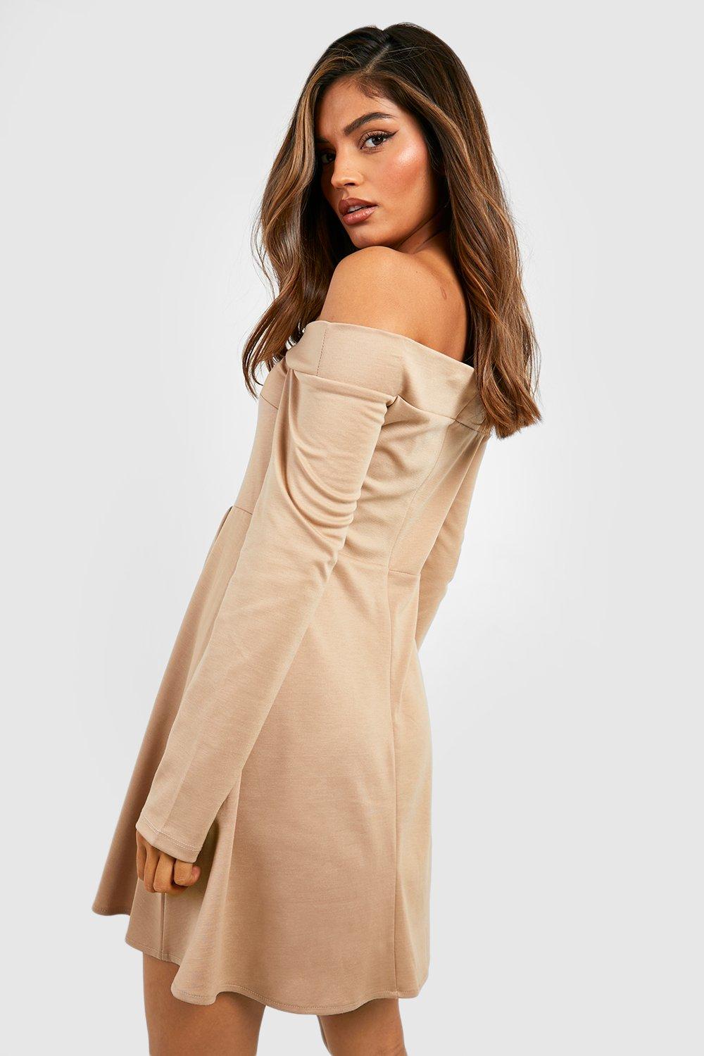 Robe patineuse a epaules denudees