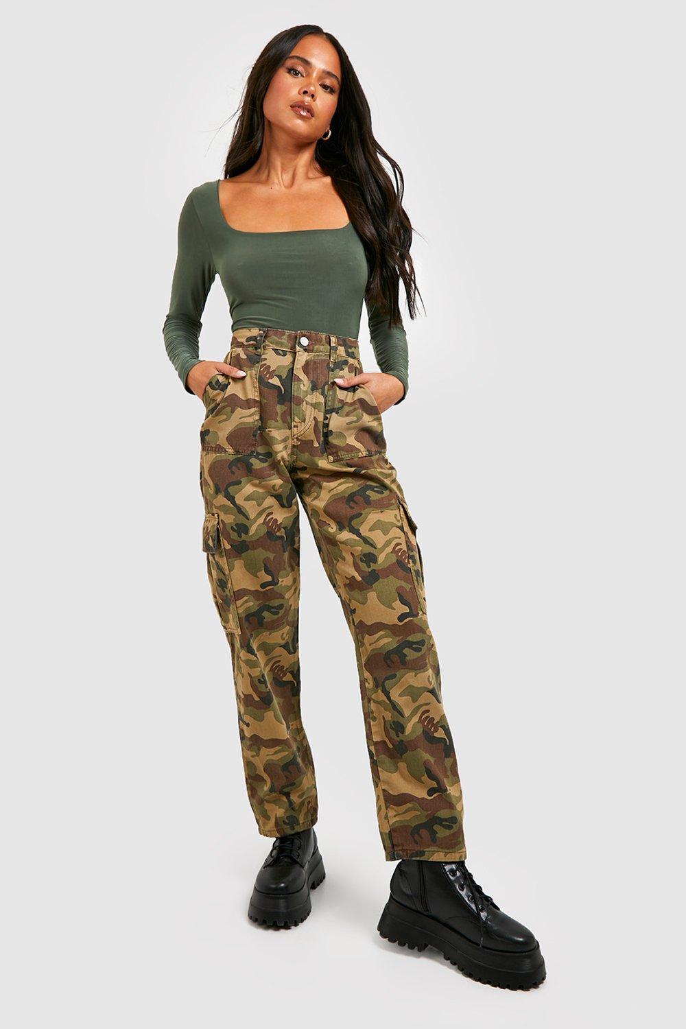 Petite camo cargo store pants