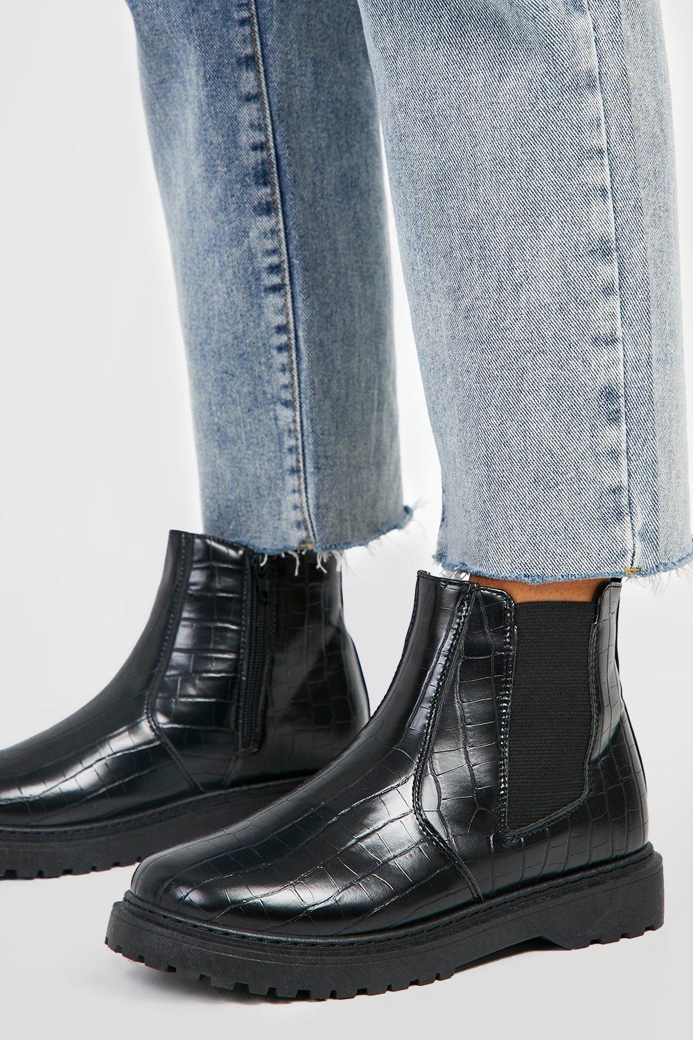 Boohoo flat cheap chelsea boot