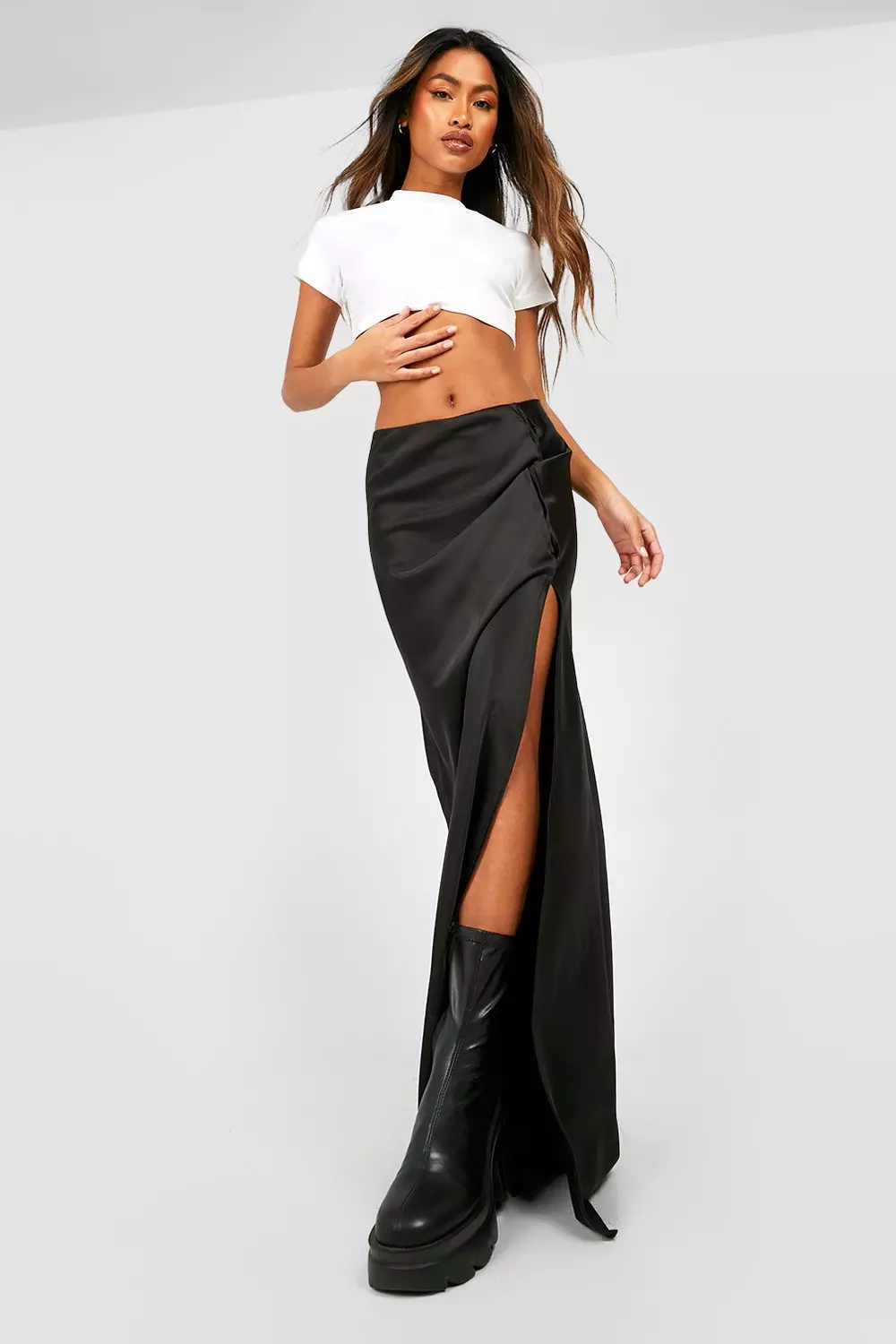 【THE MOZZ】Mirror Slit Skirt gzz66596_black_xl?w=537&qlt=