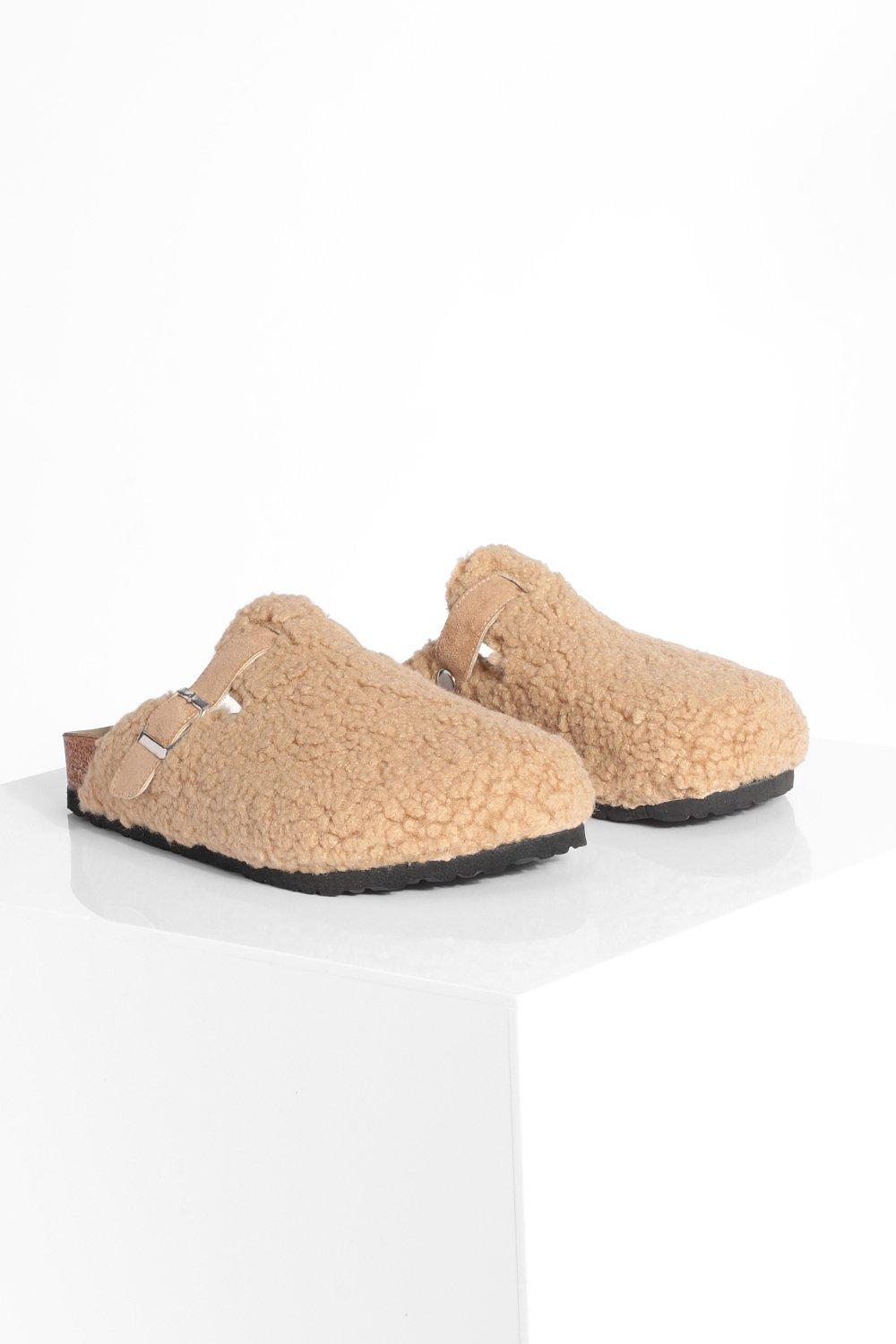 Chaussons style sabot en faux mouton