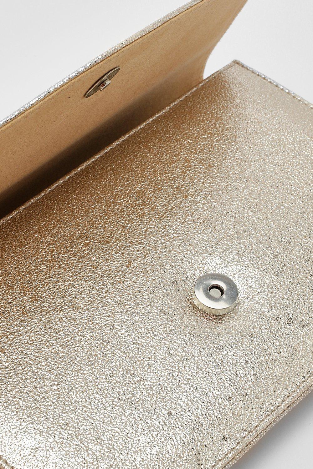 Metallic envelope outlet clutch