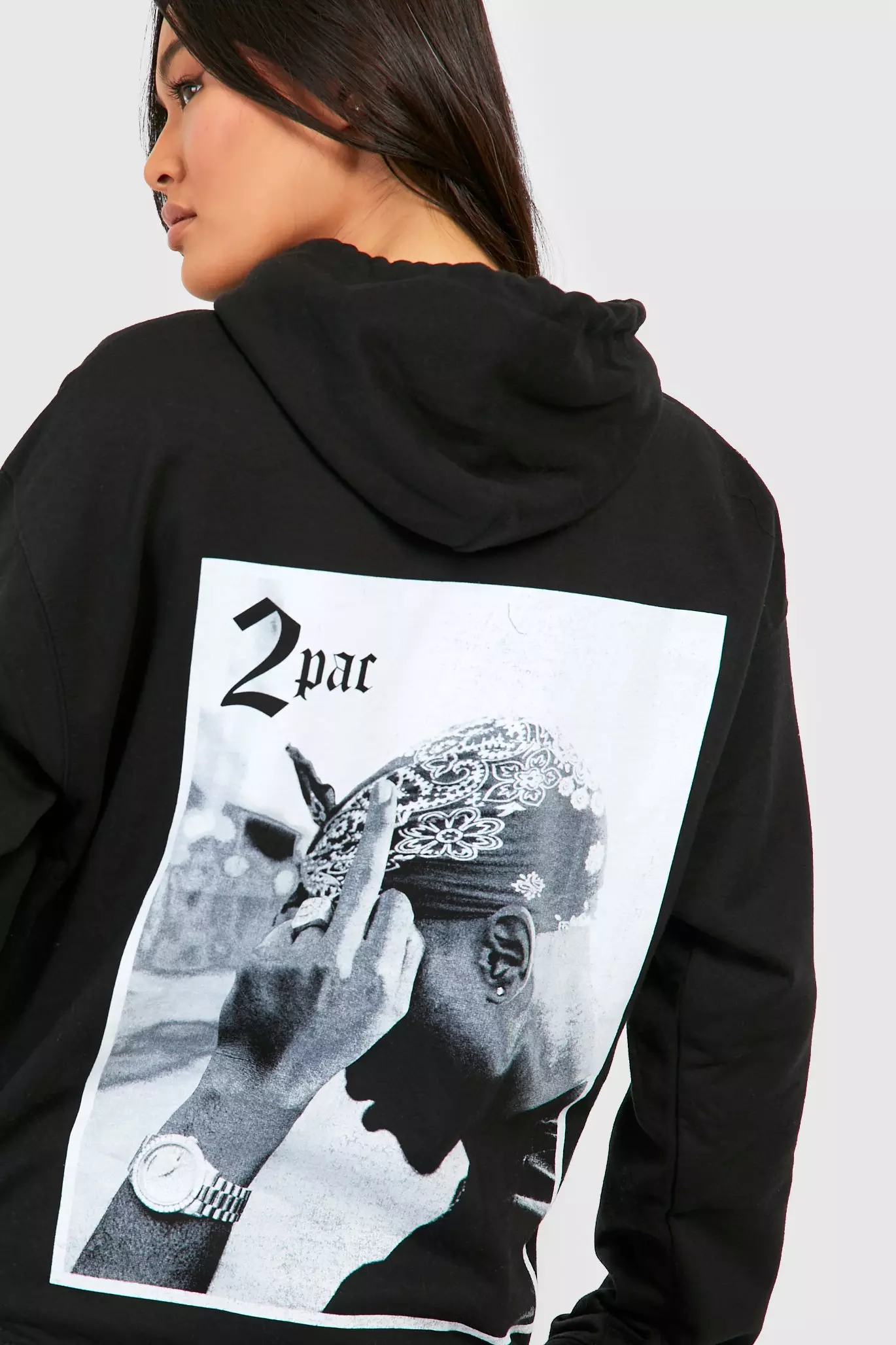 boohoo OVERSIZED TUPAC LICENSE プリント スウェットシャツ 黒 Oversized Tupac License Graphic T Shirt | boohooMAN USA