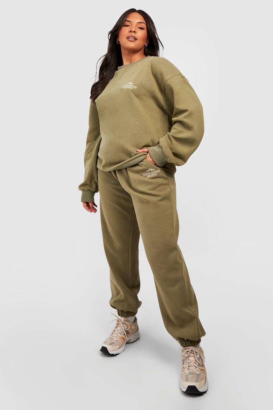 Khaki s Unconventional Beach Outfit Pairs a Backless Shirt With Sweats & Nikes image number 1