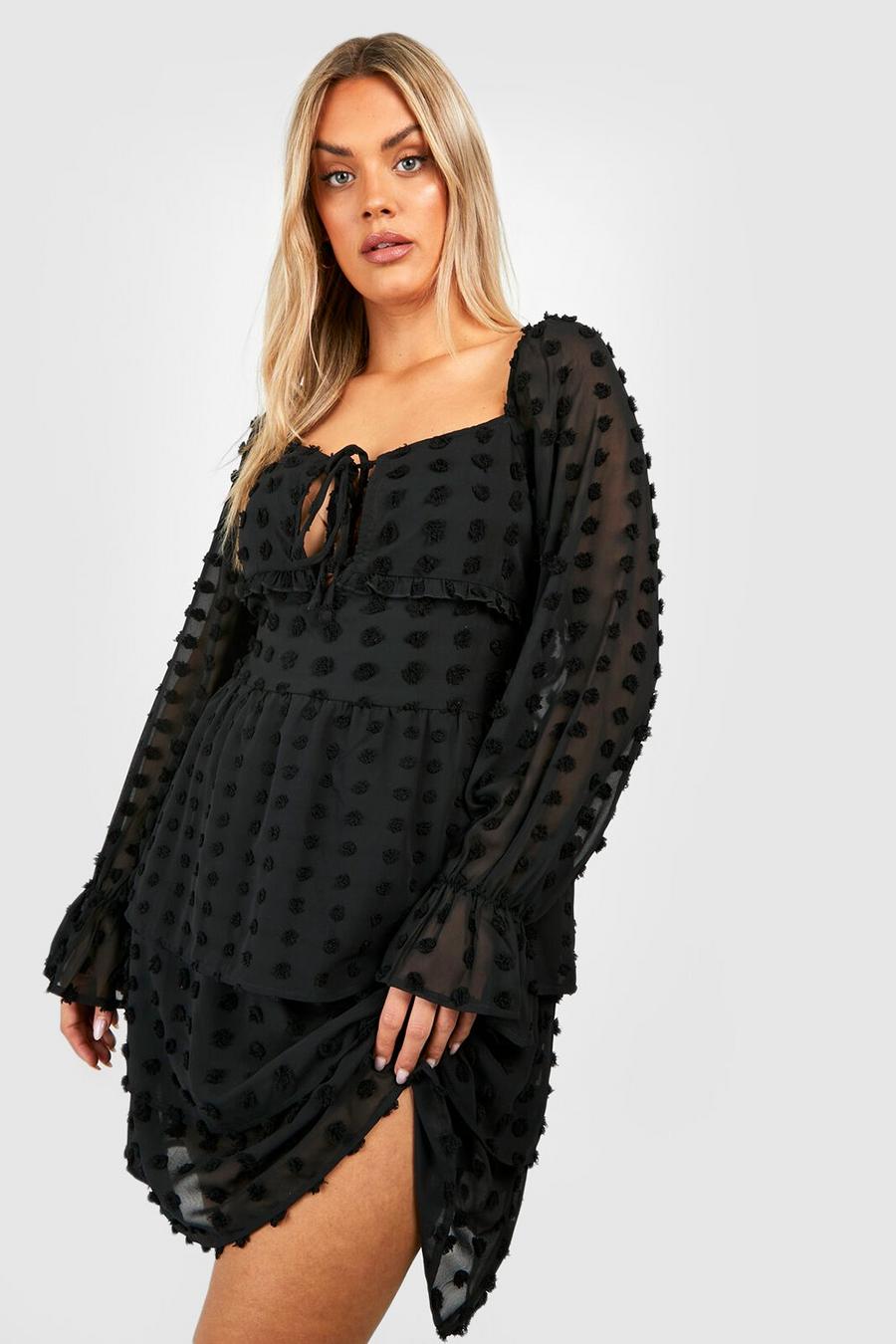 Black Plus Kort klänning i prickig mesh med volanger image number 1