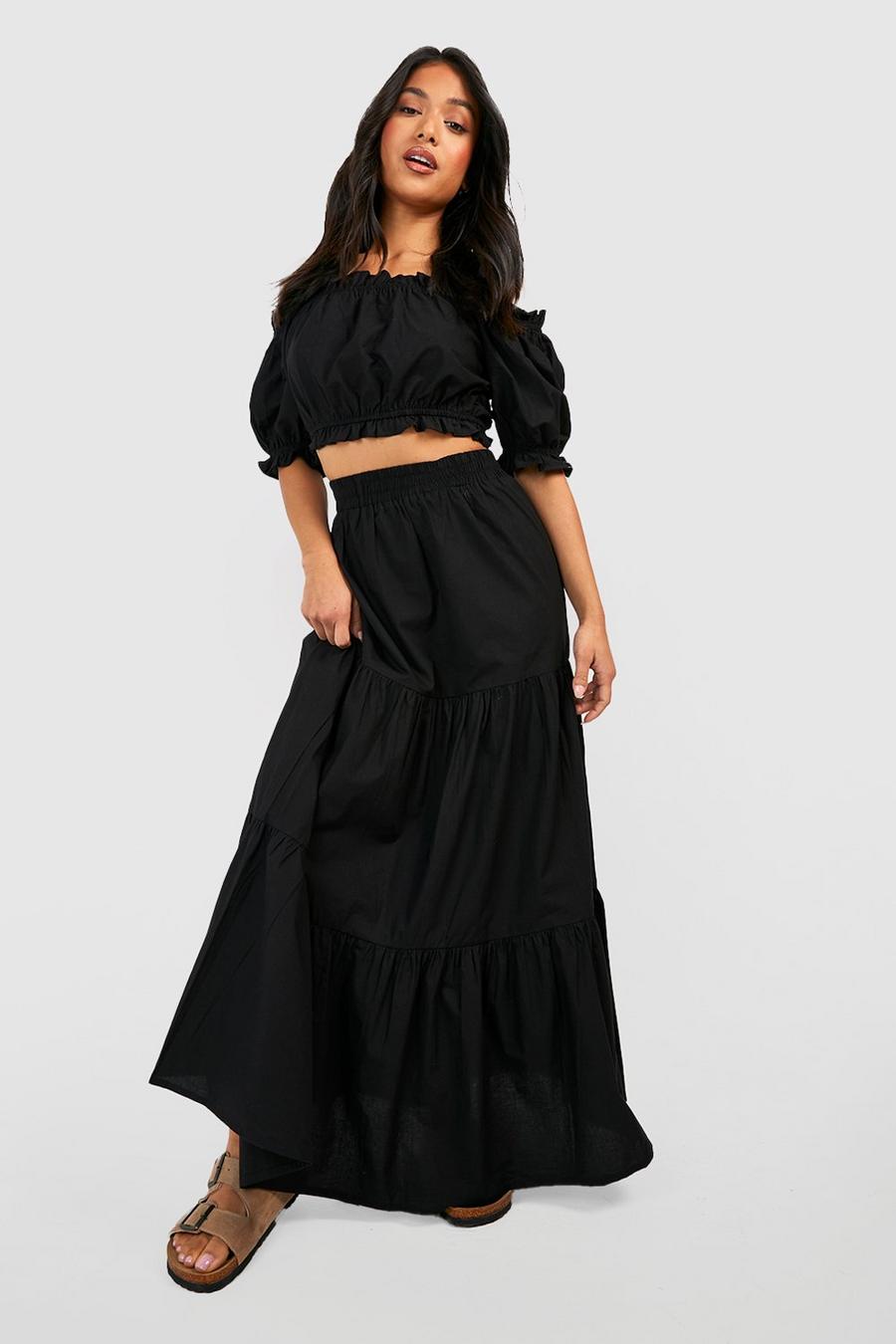 Conjunto coordinado Petite de falda maxi escalonada y top de algodón con escote bardot, Black negro image number 1