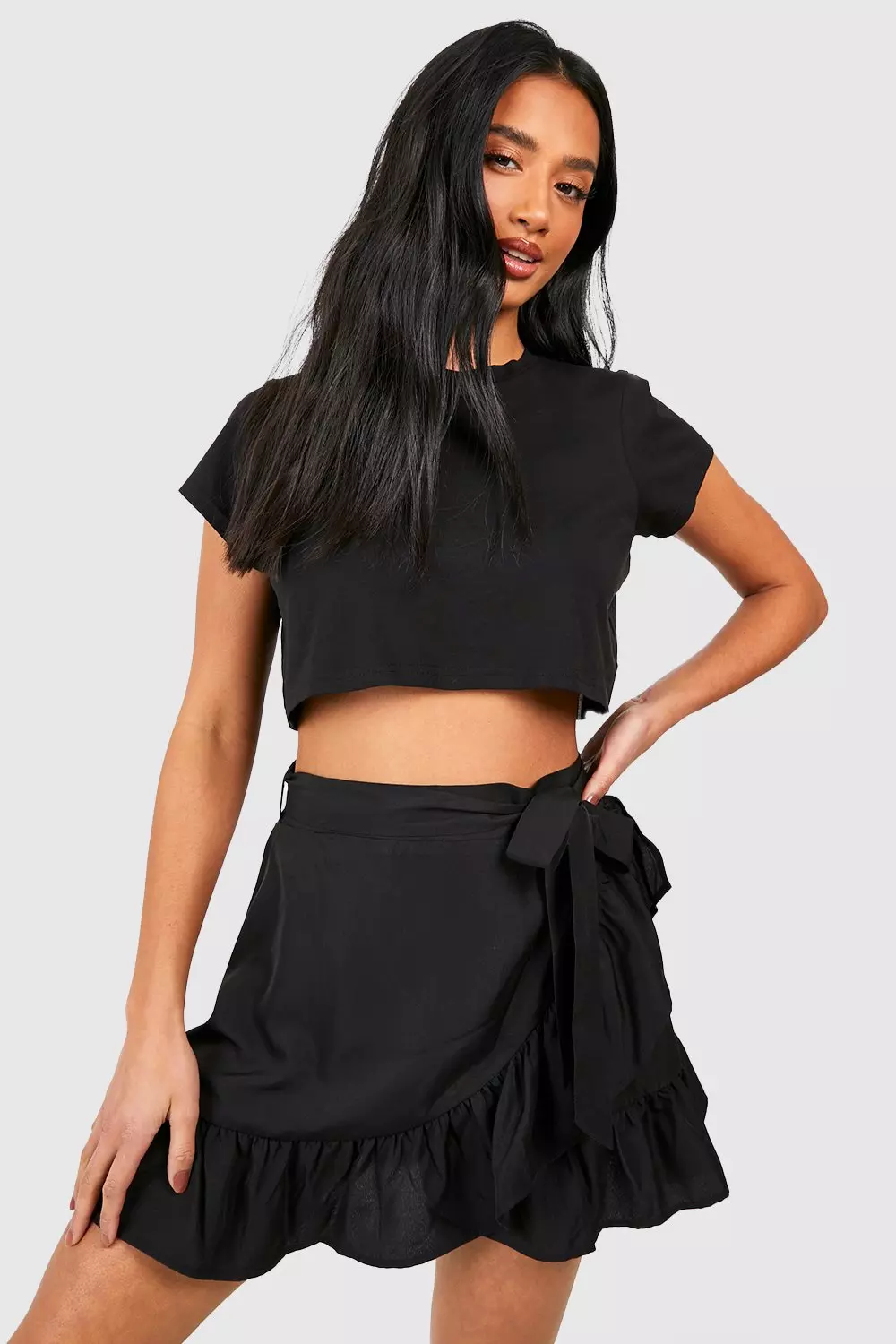 Black ruffle hotsell skirt boohoo