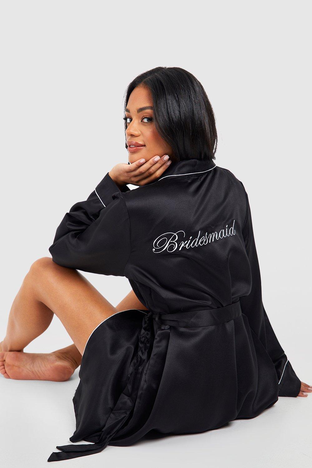 Robe de chambre satinee a inscription Bridesmaid boohoo FR