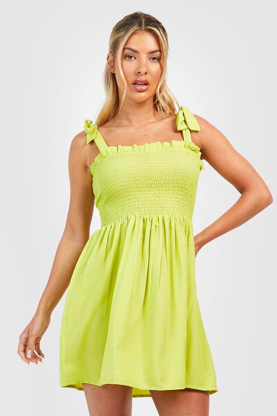 Chartreuse Smockad kort klänning med knytband image number 1