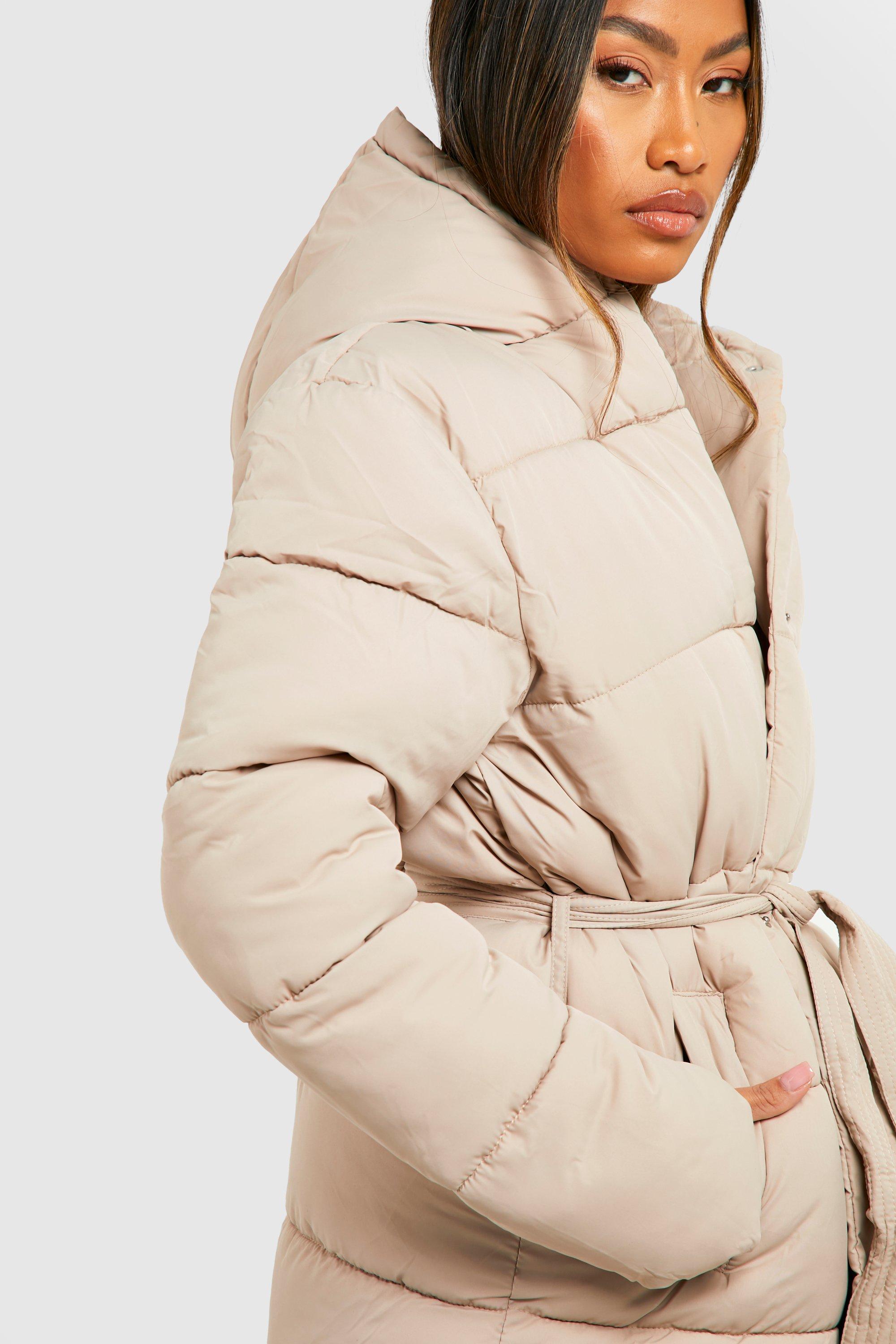 Puffer jacket with outlet belt