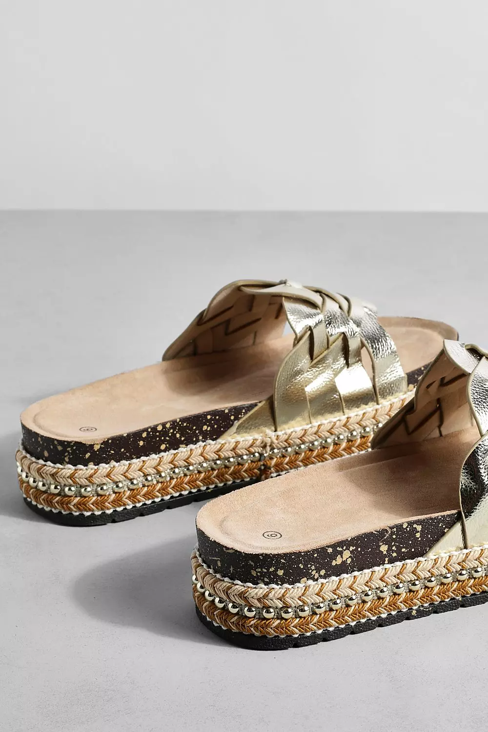 Embellished flatforms 2025