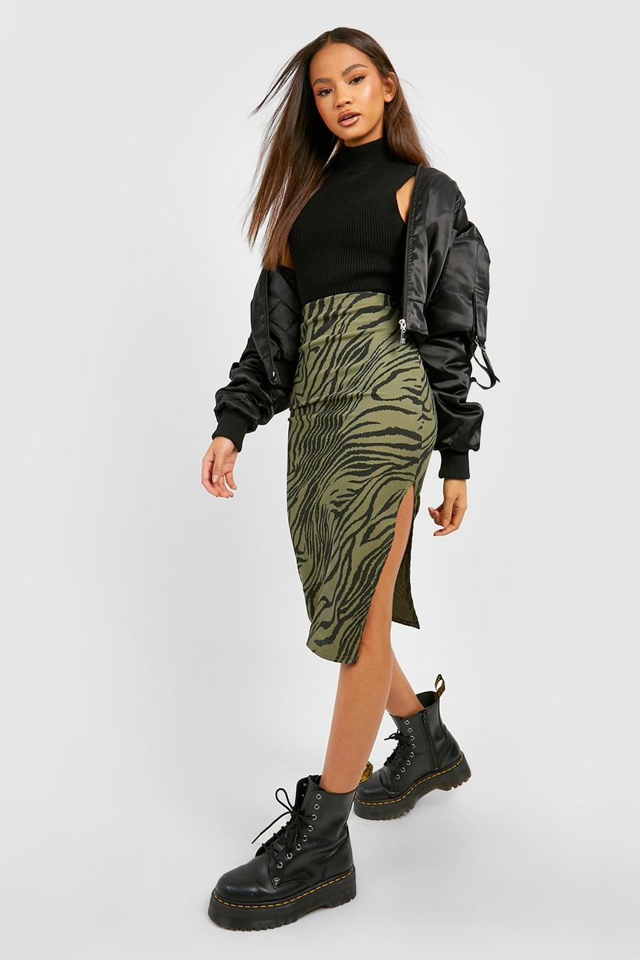 Falda midi de canalé con abertura lateral y estampado de cebra color caqui, Khaki image number 1