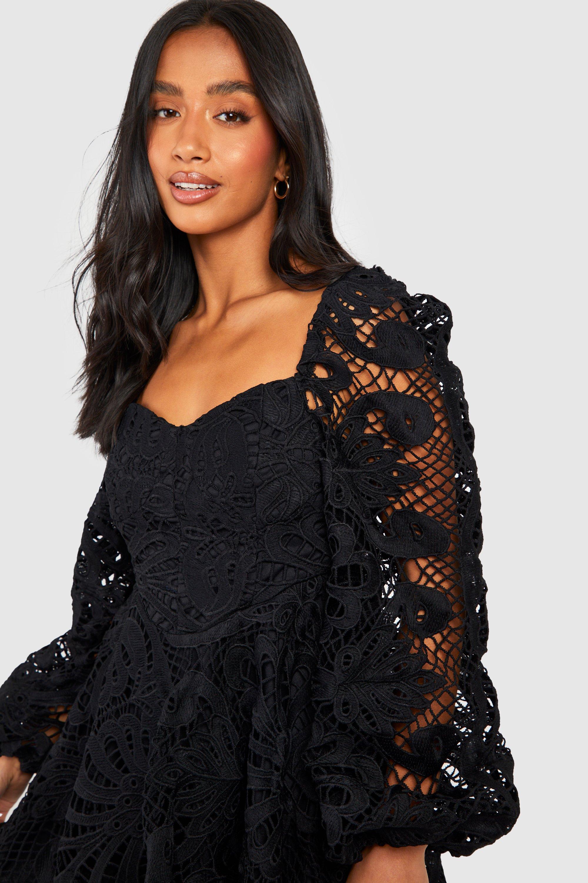 Petite Premium Lace Sweetheart Skater Dress boohoo