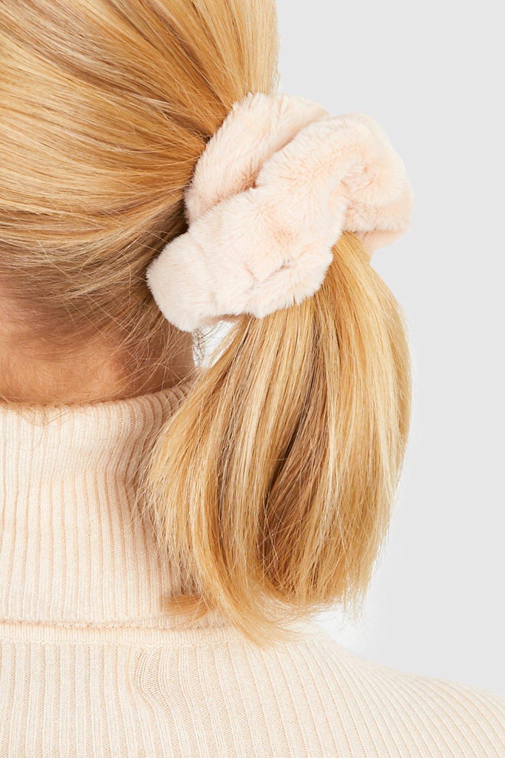 FAUX FUR SCRUNCHIE OFF WHITE FAUX FUR SCRUNCHIE OFF WHITE