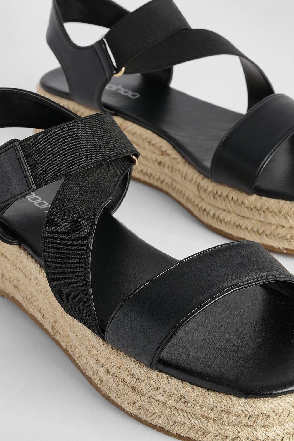 Sandali sportivi a punta quadrata con zeppa boohoo IT