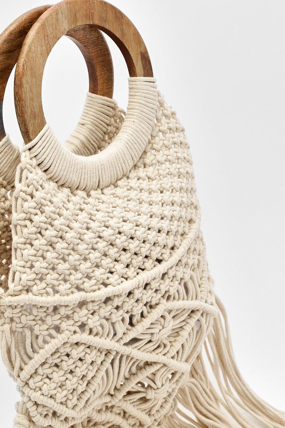 Easy Crochet Bag made with T-Shirt Yarn and Wooden Handles