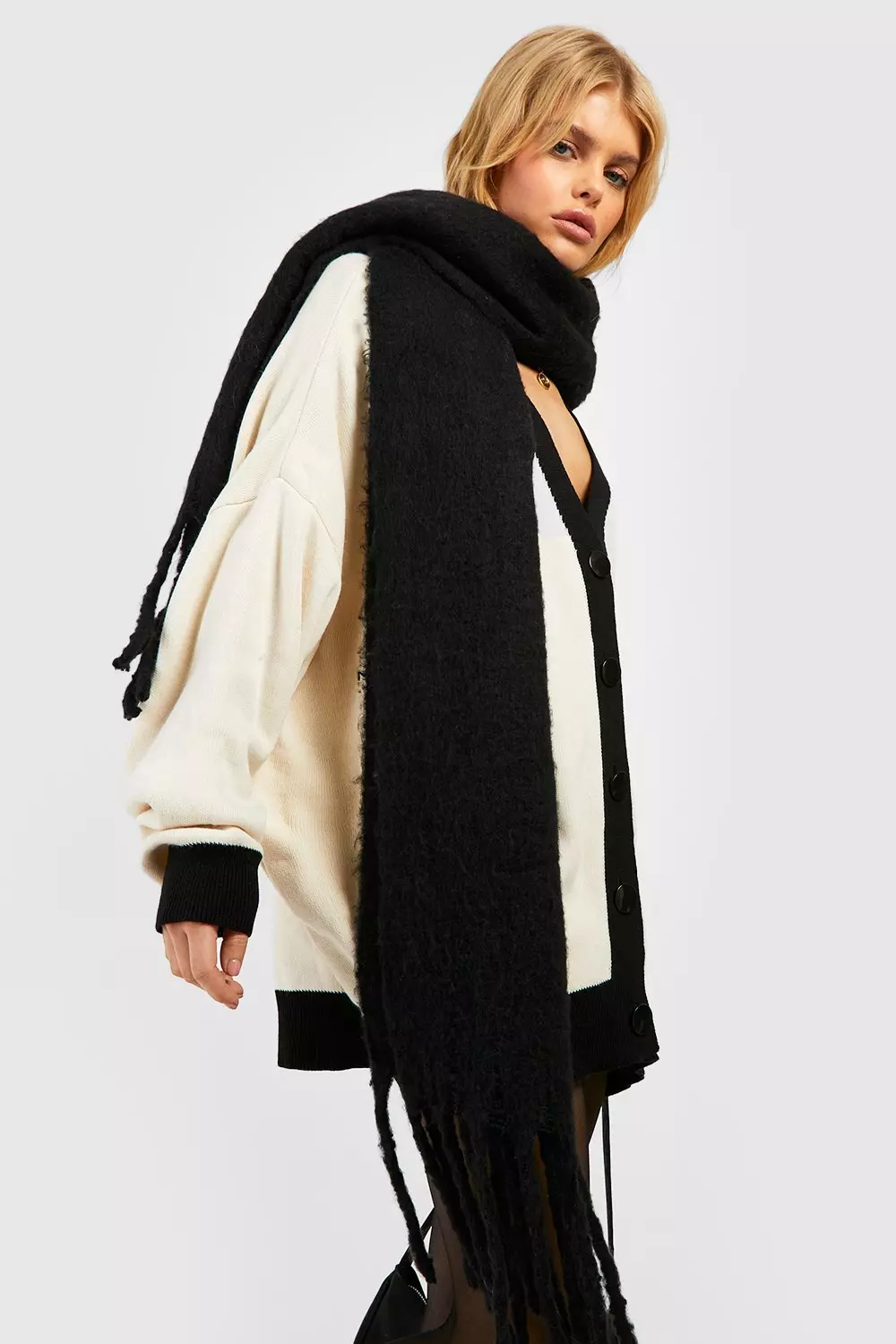 Chunky store black scarf