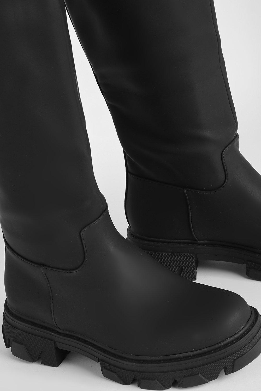 Knee length best sale rubber boots