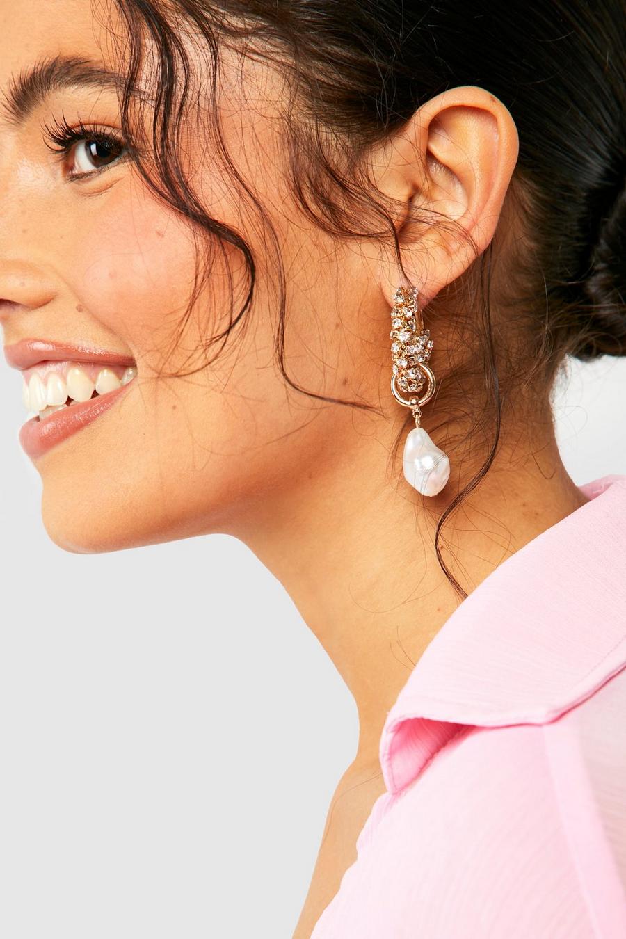 Gold Hoops örhängen med strass och hängande pärlor image number 1