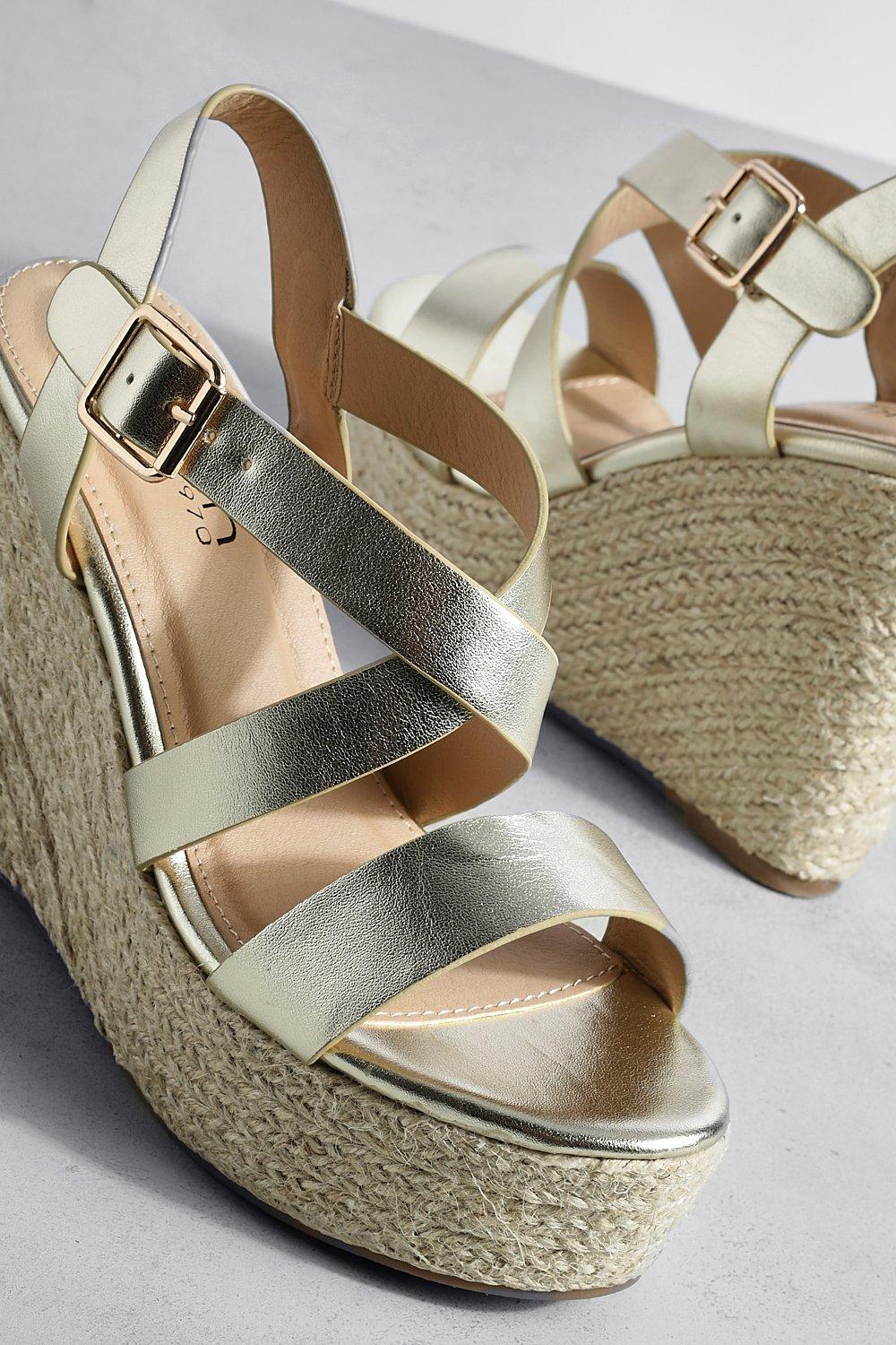 Gold store wedges boohoo