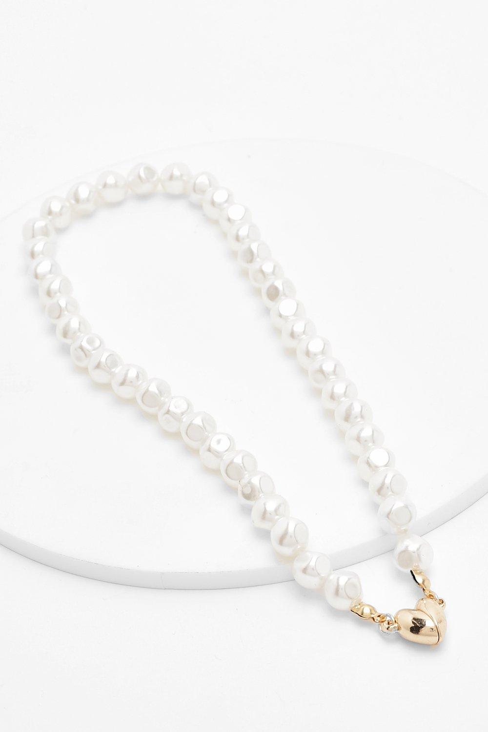 Pearl necklace with hot sale heart clasp