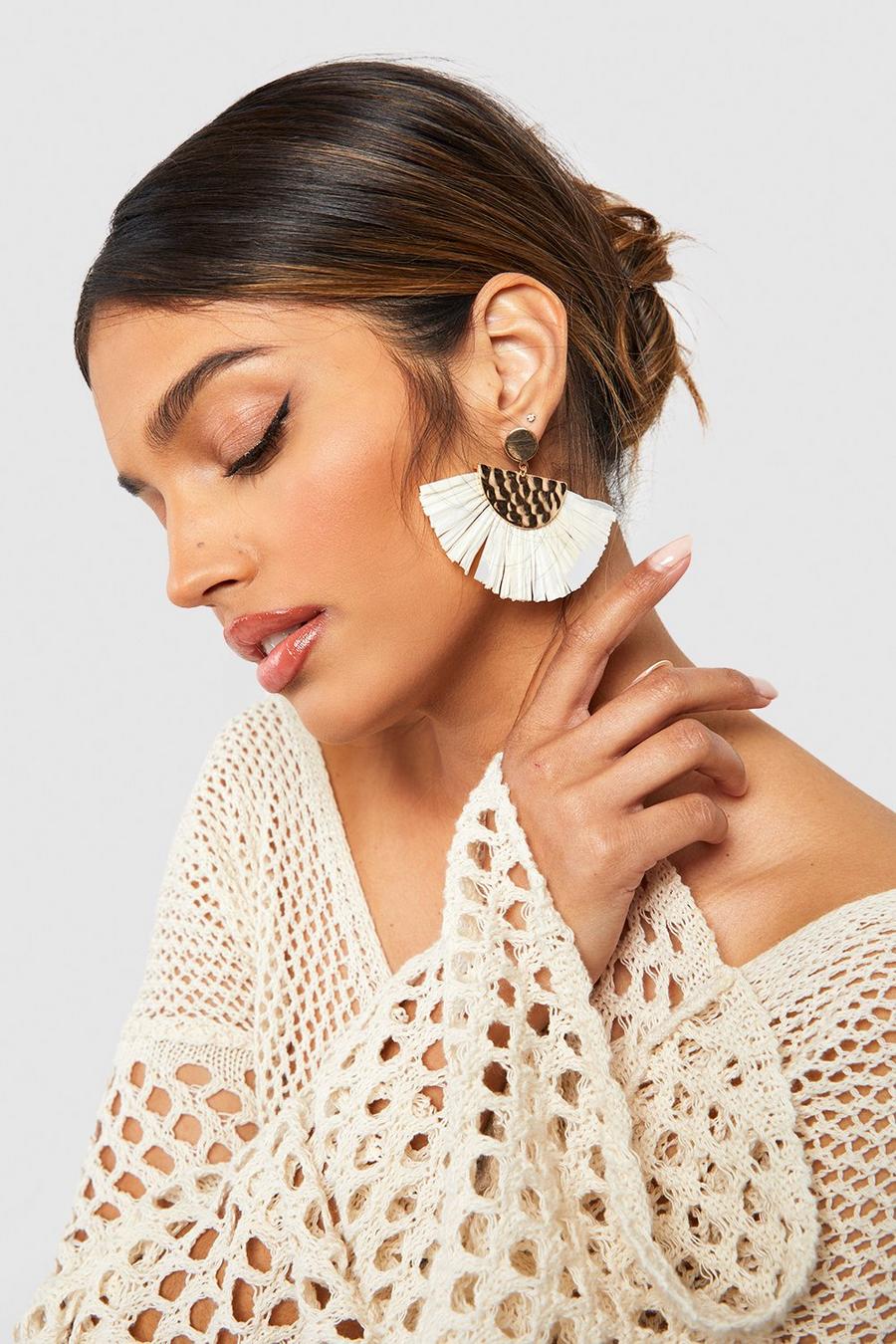 Gold metálicos Fringe Detail Statement Earring