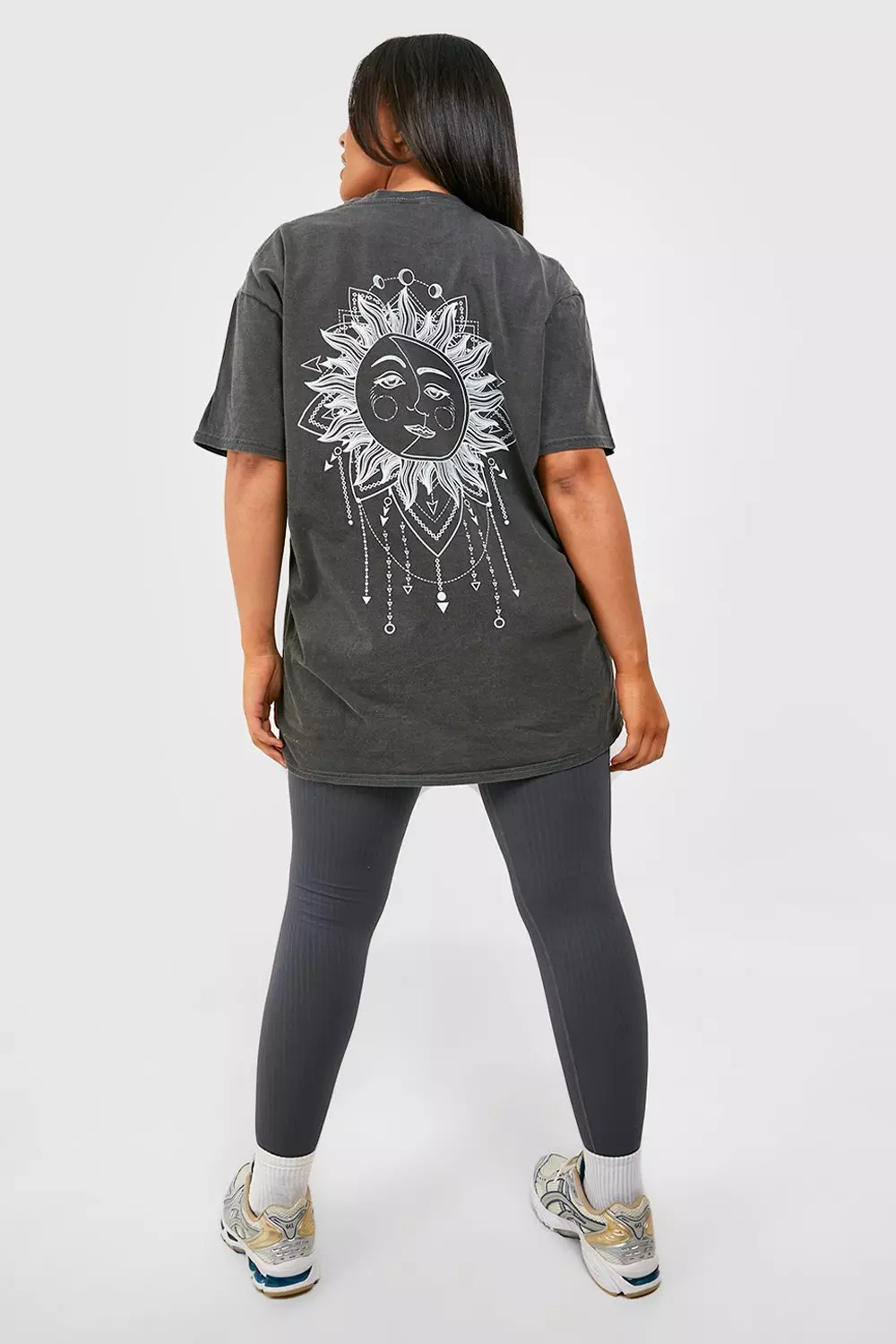 Charcoal Plus Oversized Overdye Celestial Back Print T-shirt صورة بديلة