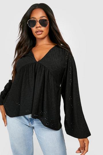 Plus Gesmokte Top Met Broderie Mouwen En Laag Decolleté black