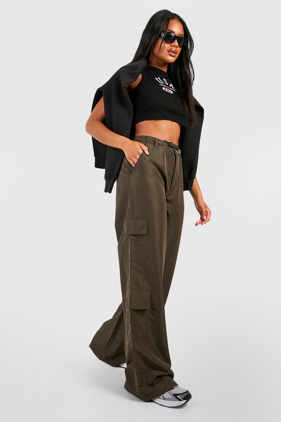 Pantalón de pernera recta con bolsillos cargo de tela shell, Khaki image number 1