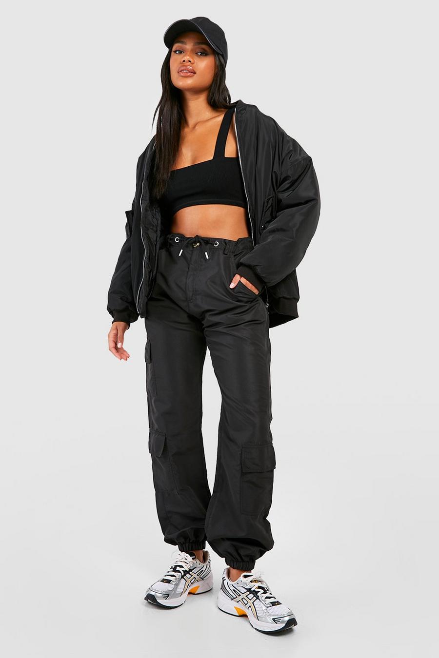 Pantalón deportivo de tela shell con bolsillos cargo, Black image number 1