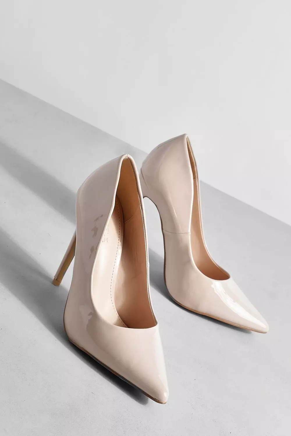 Wide fit pointed court shops shoes