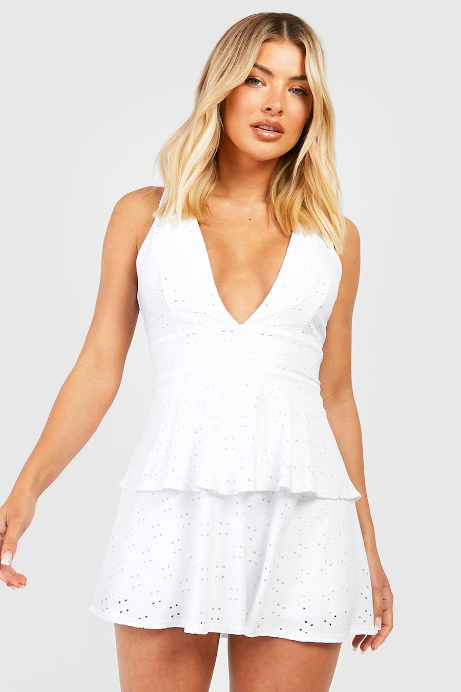 White Playsuit med volanger och broderie anglaise image number 1
