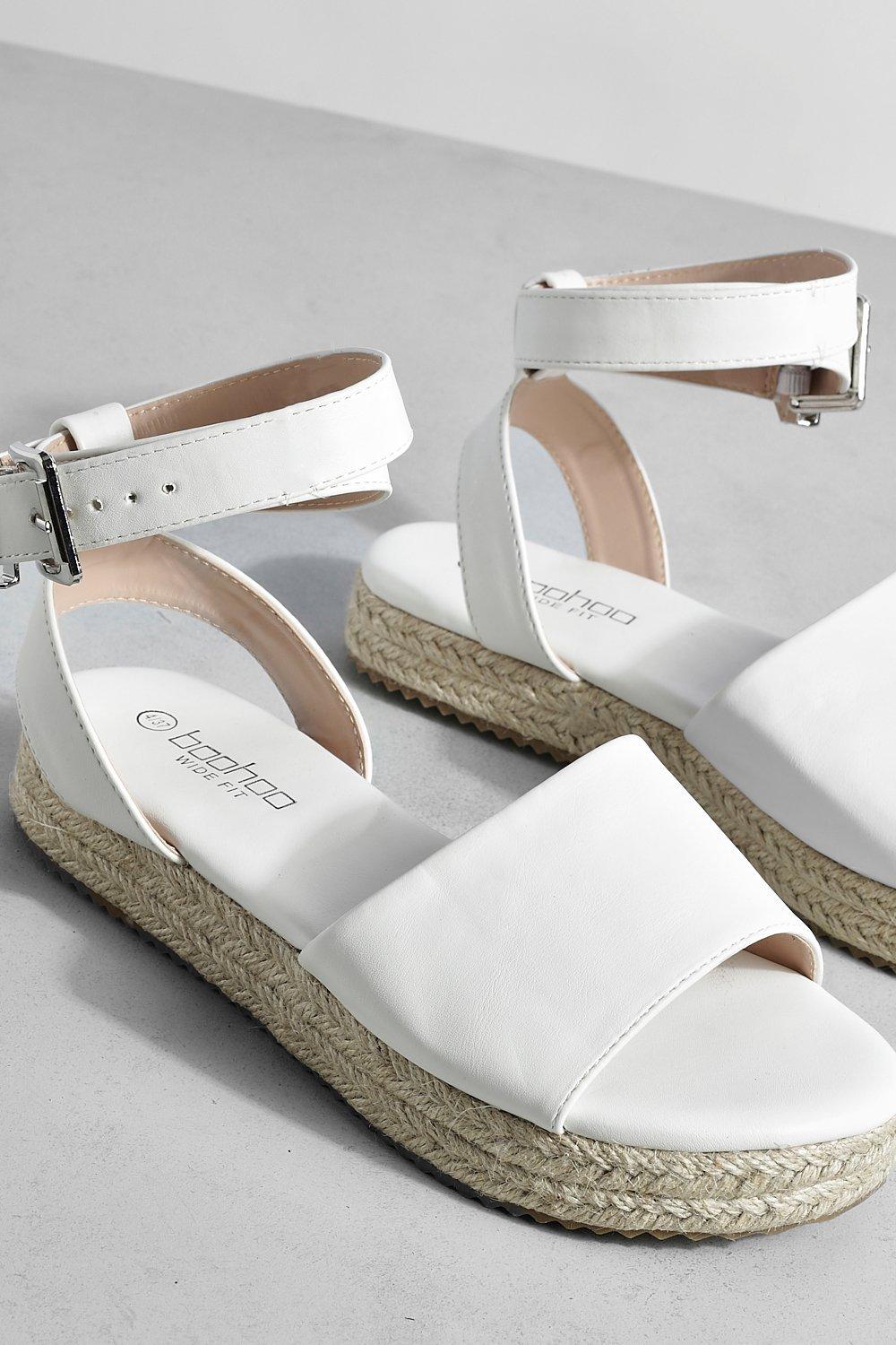 Boohoo hot sale flatform sandals