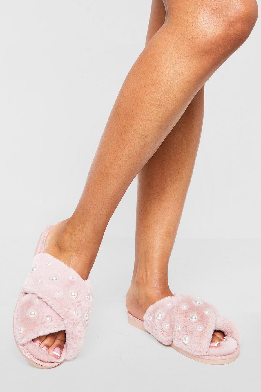 Blush rosa Faux Fur Pearl Embellished Slippers
