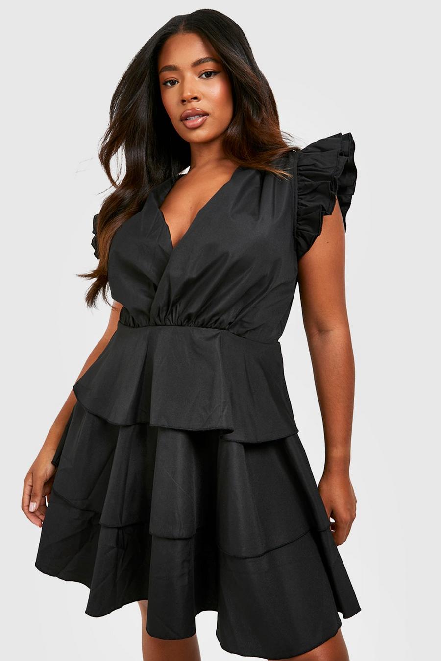 Black Plus klänning i vävt tyg med volanger image number 1