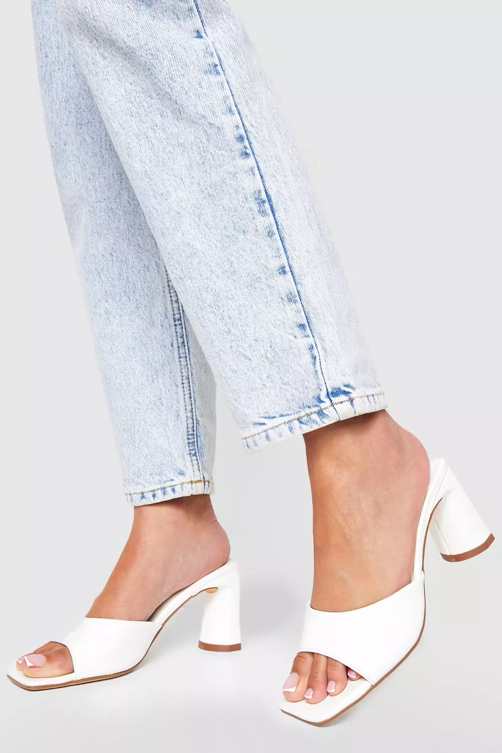 White Low Flat Heel Mule   صورة بديلة