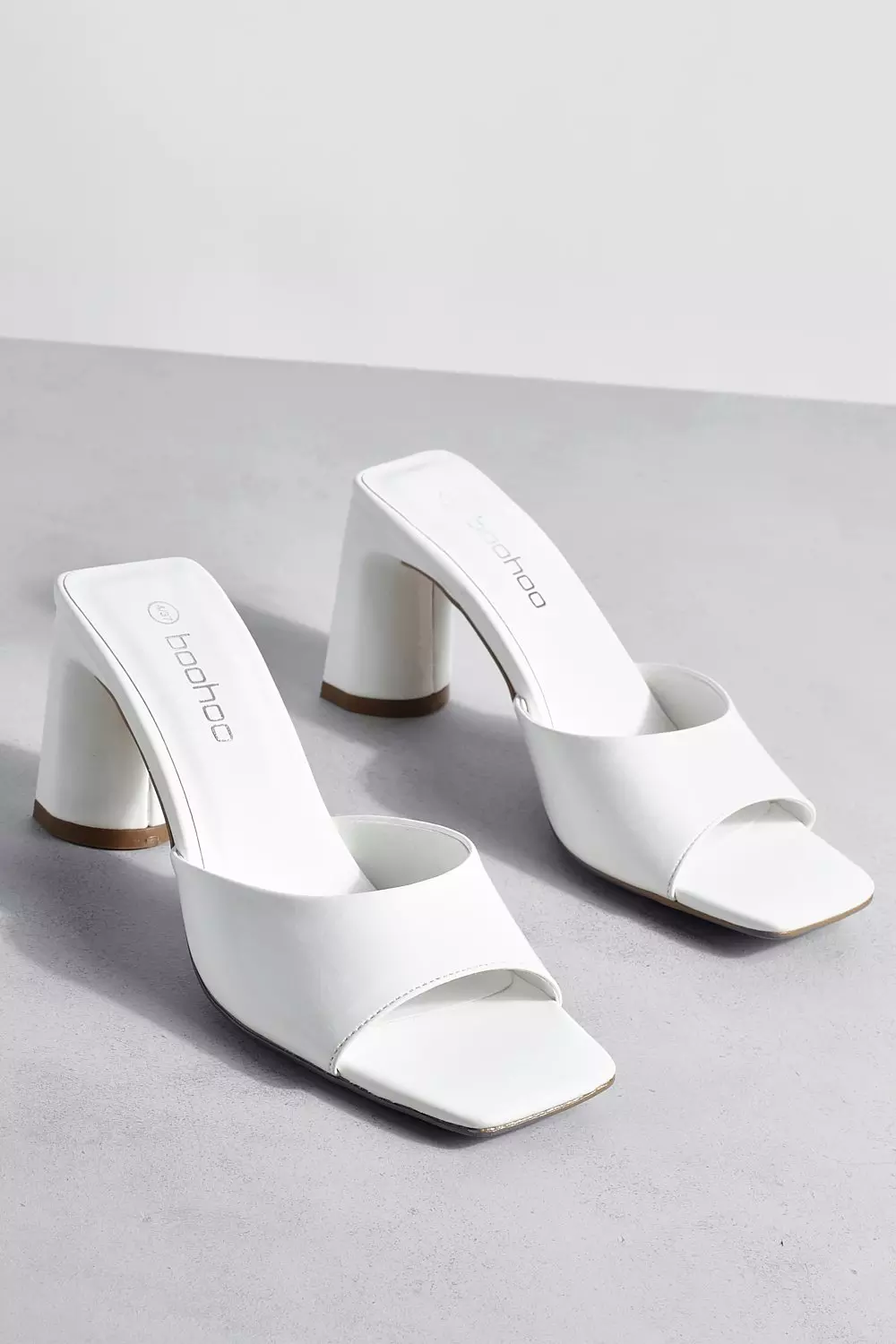 White Low Flat Heel Mule   صورة بديلة