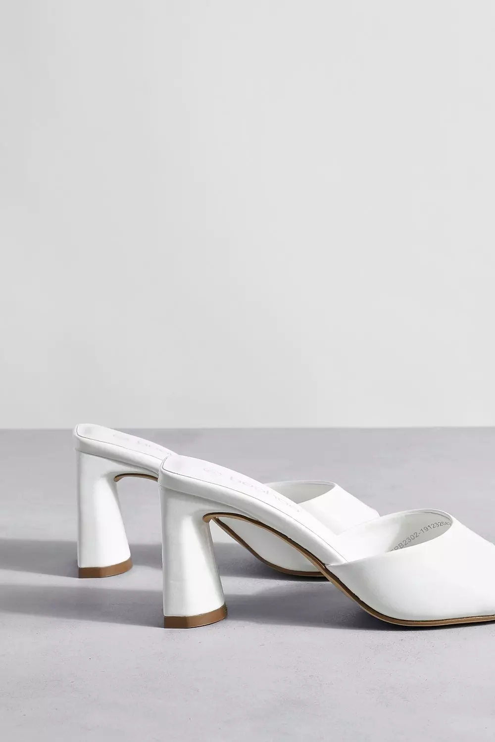 White Low Flat Heel Mule   صورة بديلة